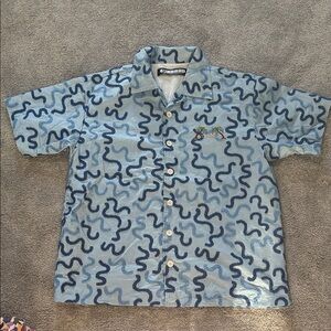 6thNBRHD Men’s XL Light Blue Short Sleeve Button-Up Shirt with Navy Squiggle